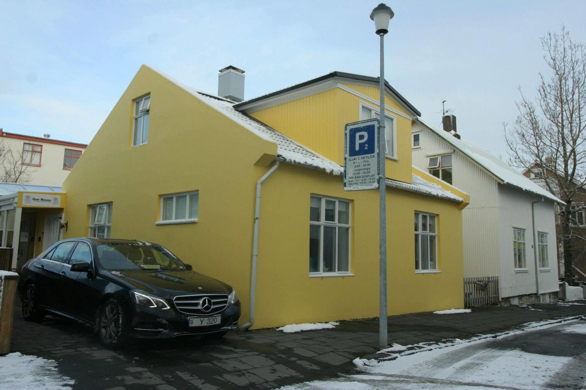Our House Guesthouse Reykjavík Exteriör bild