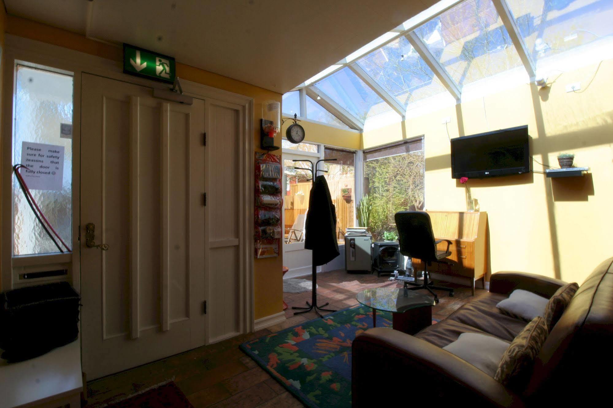 Our House Guesthouse Reykjavík Exteriör bild